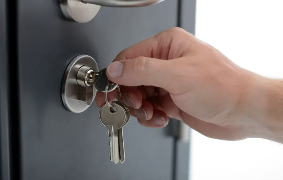Khi chìa khóa két sắt bị cong hoặc biến dạng, người dùng sẽ không thể sử dụng chìa khóa để mở két sắt (Nguồn: Internet)
