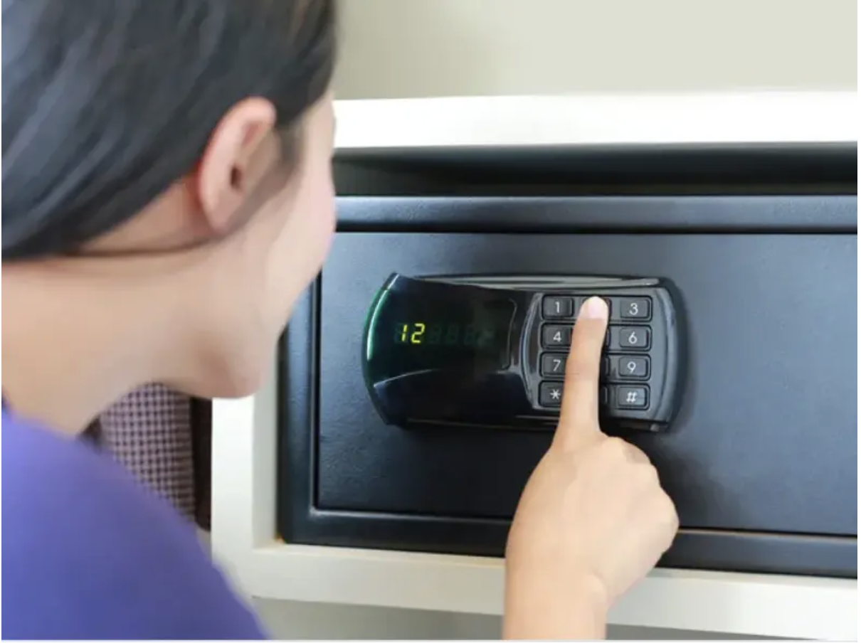 Khi nhập mật mã mới, nếu bạn thao tác quá chậm (quá 30 giây), két sắt có thể sẽ tự động hủy lệnh (Nguồn: Internet) 