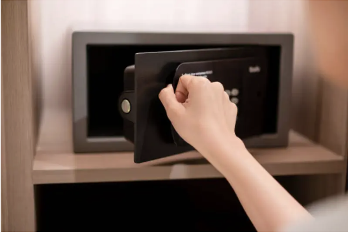 Nếu bạn quên mật khẩu khi két sắt vẫn đang mở, hãy bình tĩnh nhấn nút “RESET” và thực hiện lại từ bước 1 (Nguồn: Internet) 